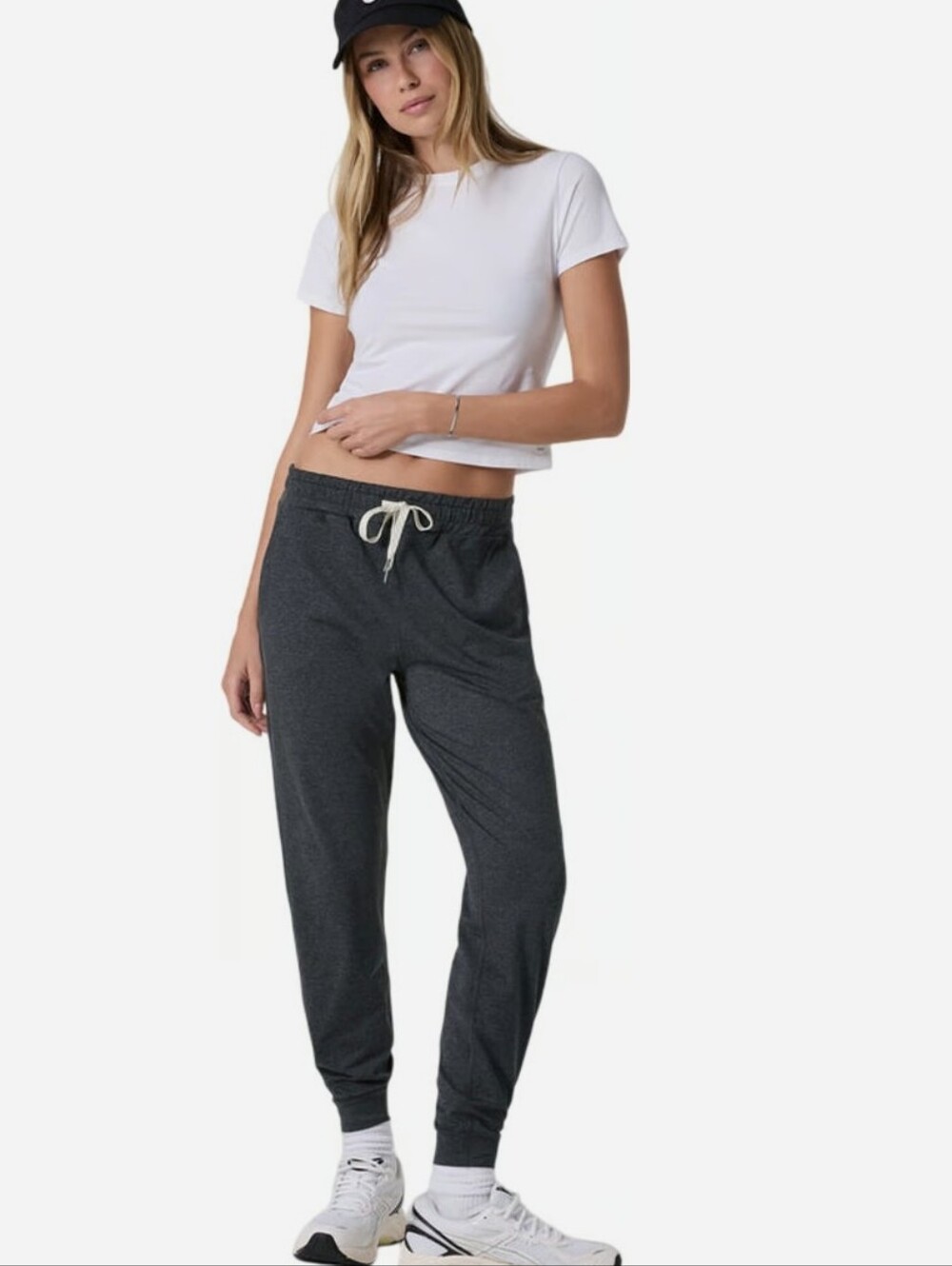 Vuori Women's Performance Jogger in Heathered Charcoal